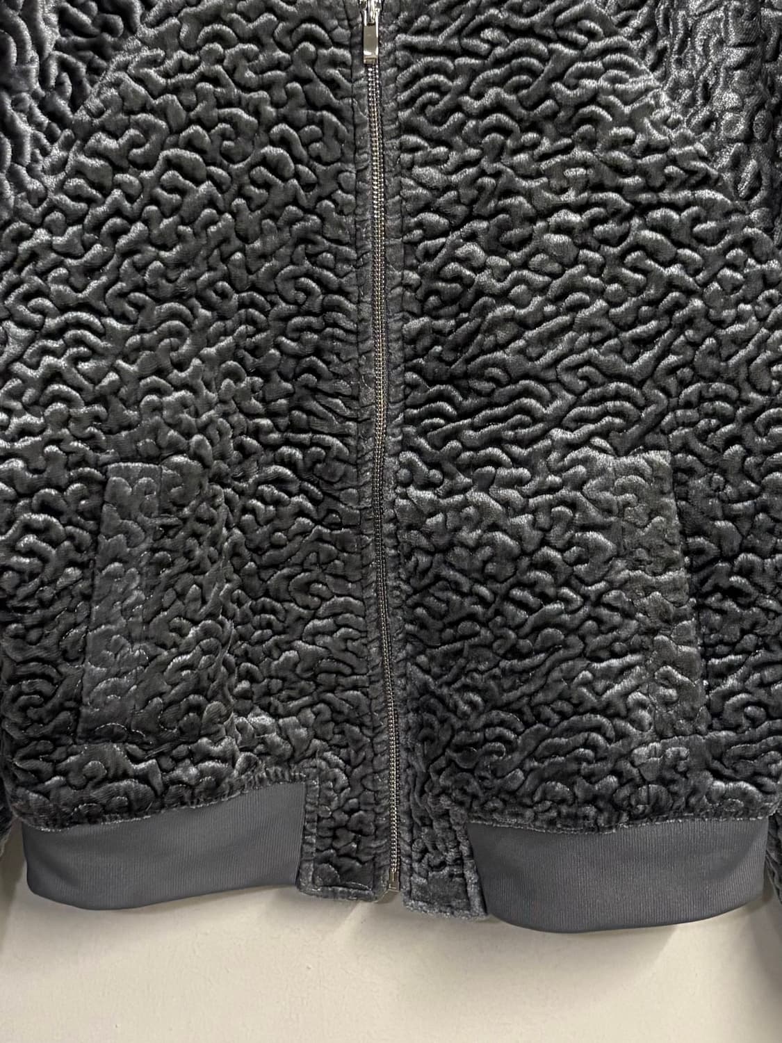 GUESS embossed velvet bomber jacket 상품이미지3