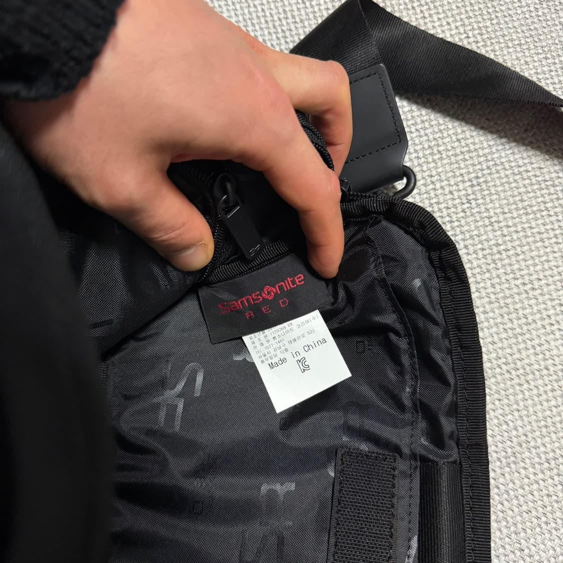 샘소나이트 RED 블랙 크로스백 상품이미지5