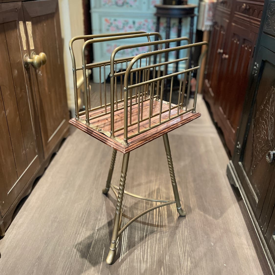 🍀영국 회전식 매거진 랙 상품이미지1