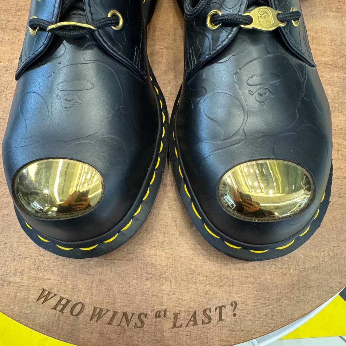 닥터마틴 x 베이프 1461 ‘블랙/골드’ 상품이미지2