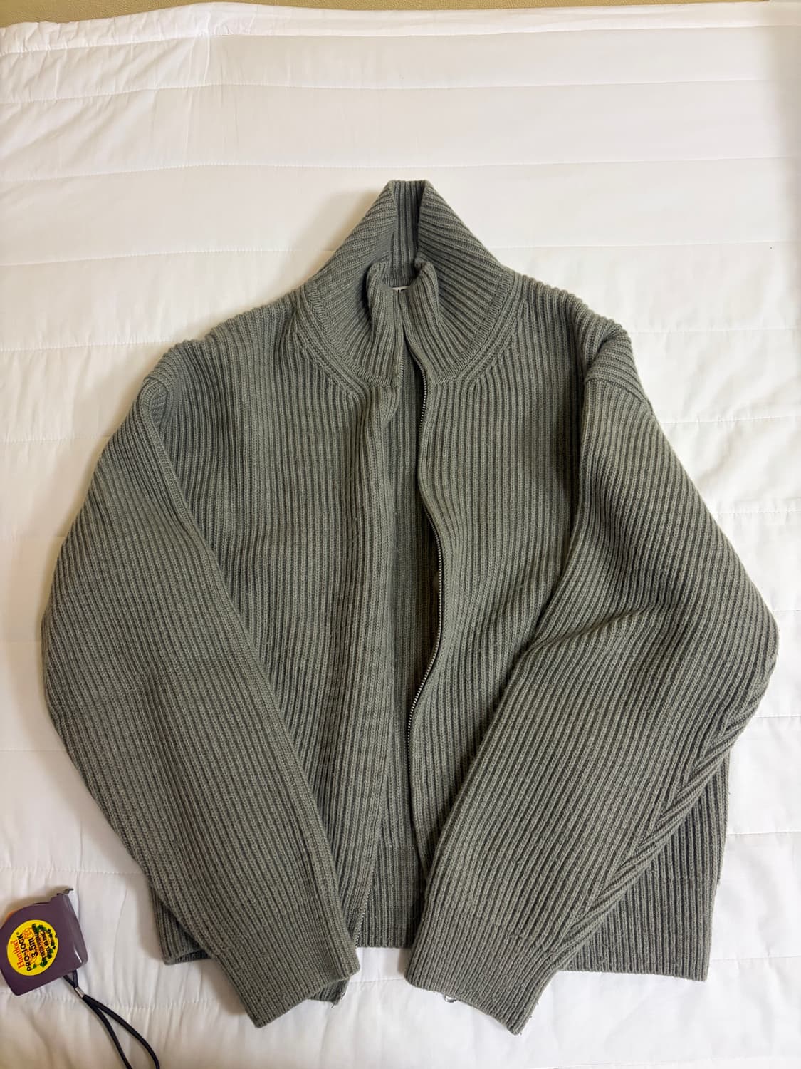 인사일런스 캐시미어니트집업 상품이미지1