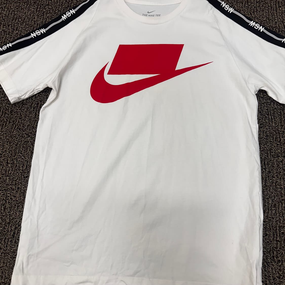 NIKE 나이키 스우시 반팔티셔츠 화이트 XL 상품이미지3