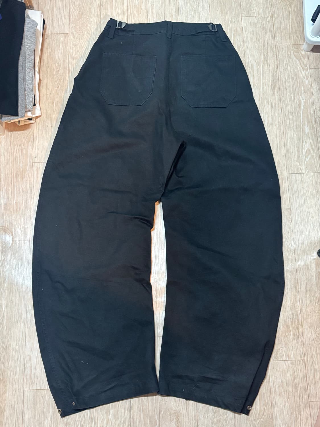 아르반 트리플 리프 커브드 팬츠 블랙 2 상품이미지3