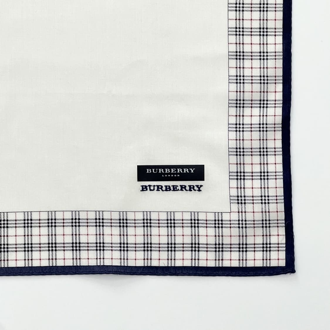 (새상품) burberry /버버리 쁘띠스카프 손수건 상품이미지3