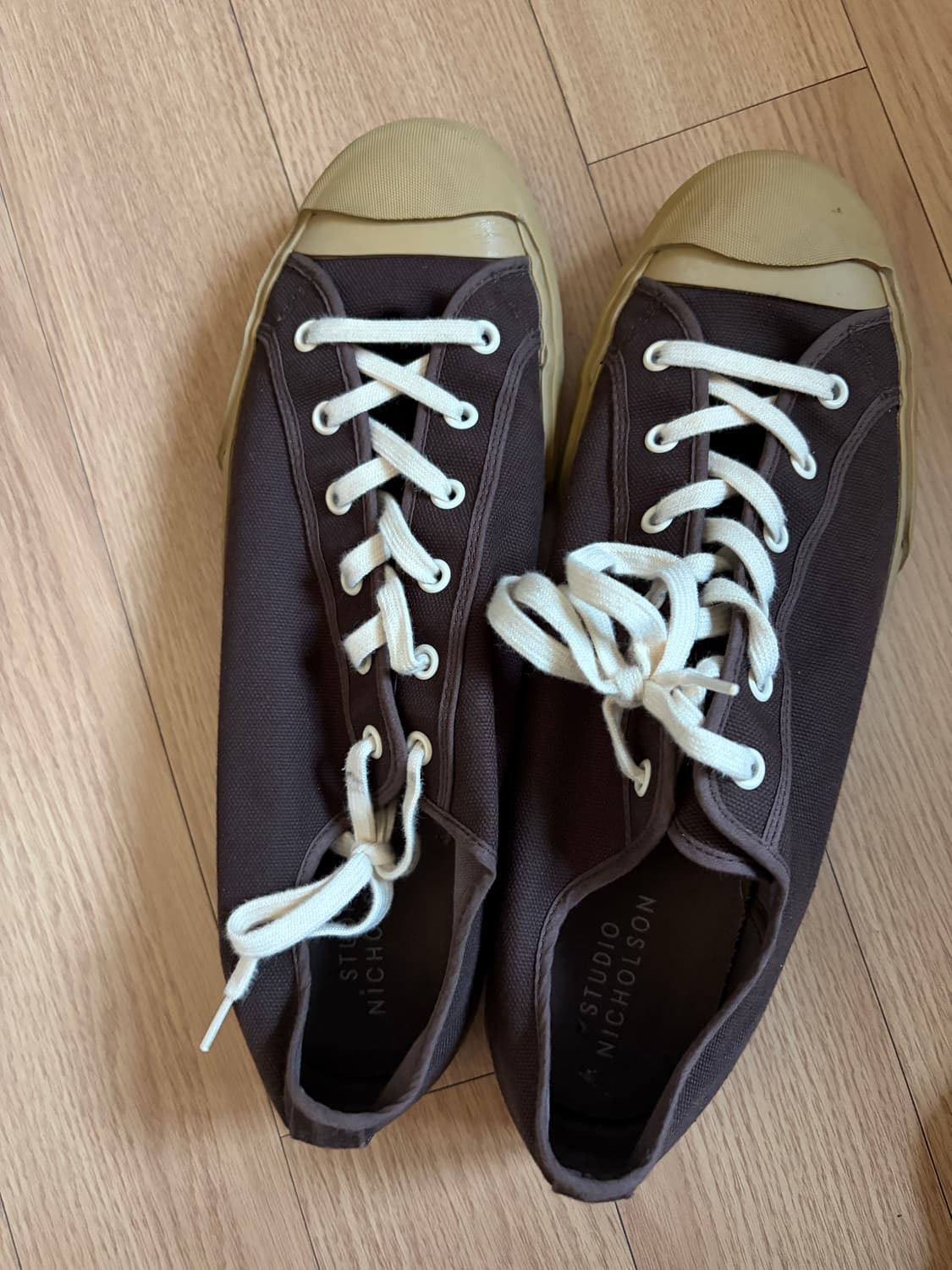 문스타 x 스튜디오 니콜슨 메리노 스니커즈 초콜릿 상품이미지2