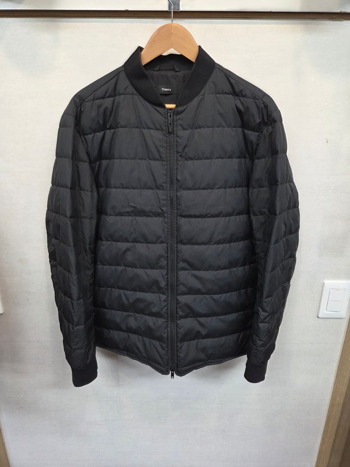 띠어리 노카라 경량패딩 xl 상품이미지1