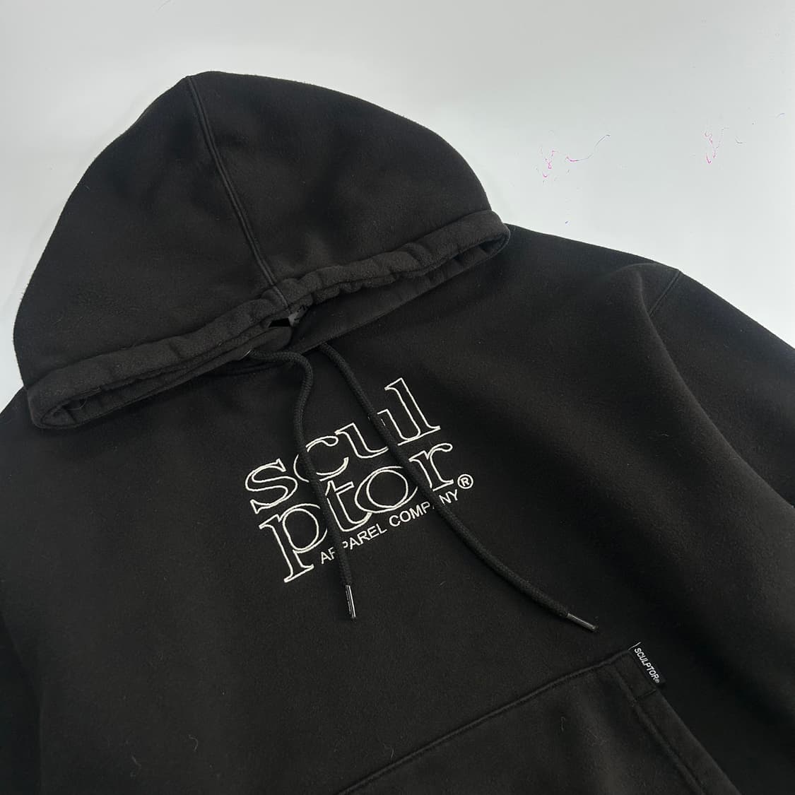 Sculptor 스컬프터 백 로고 블랙 후드티 상품이미지4