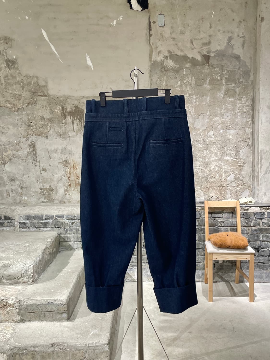 jw앤더슨 진청 폴드 헴 게더 배기핏 데님 팬츠 상품이미지6