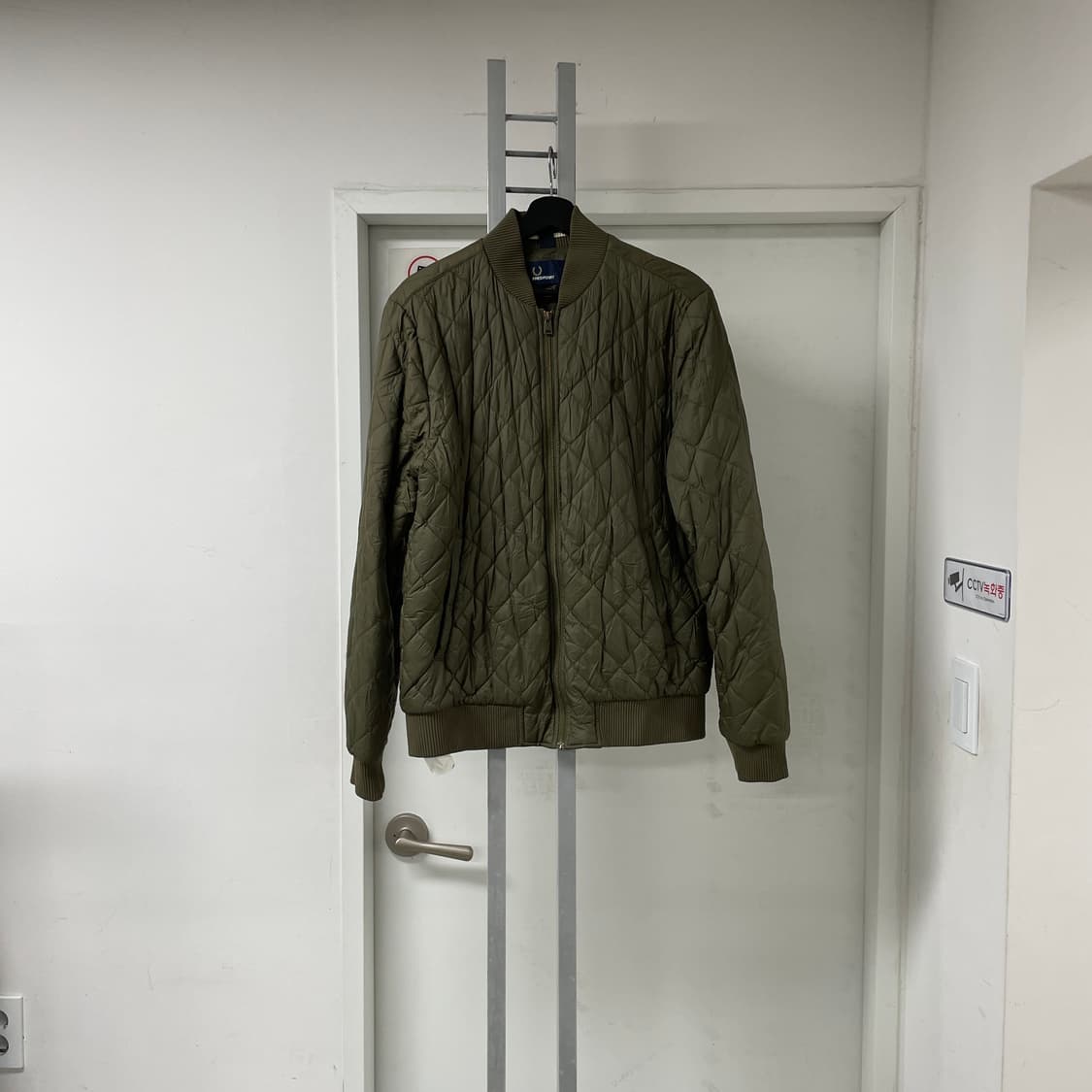 프레드페리 퀄팅 봄버 자켓 카키 M 상품이미지1