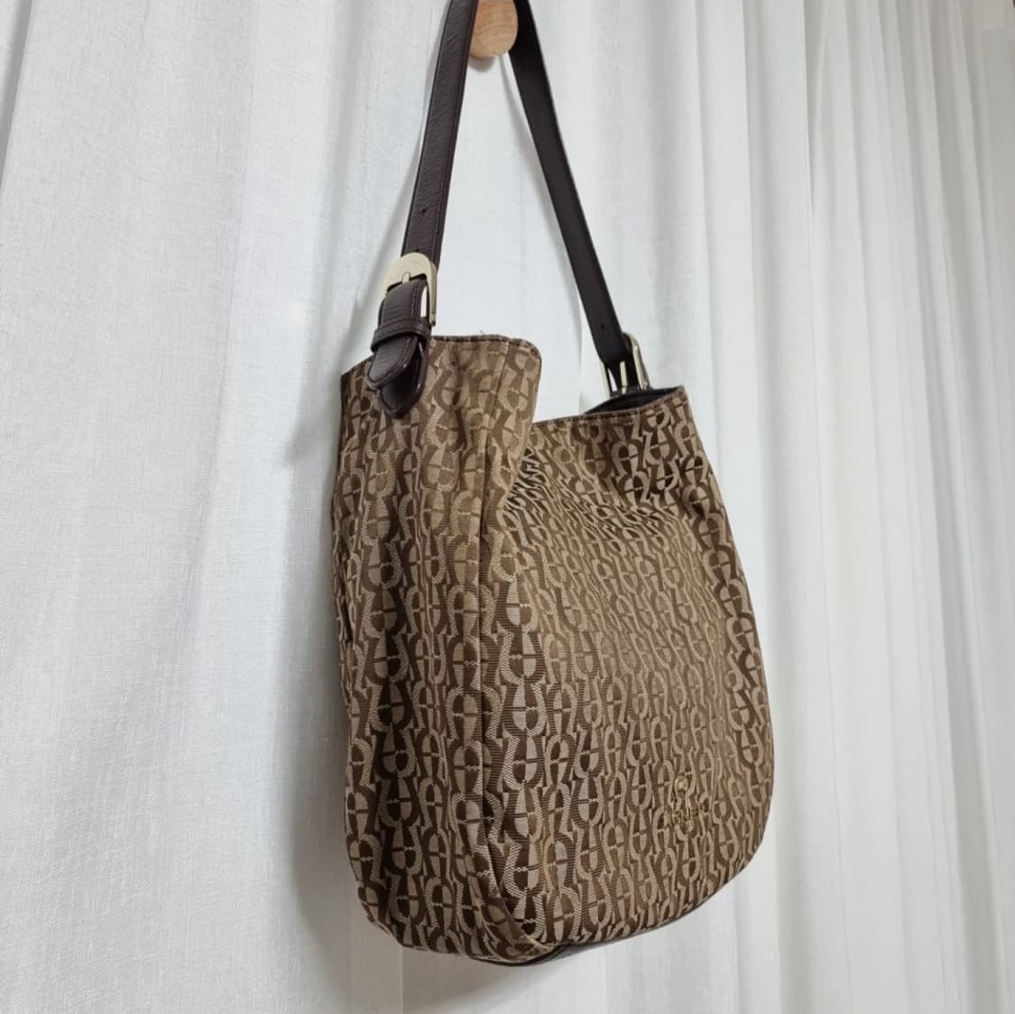 AIGNER 아이그너 로고패턴 호보백 숄더백 가방 핸드백 ★하자★ 상품이미지2