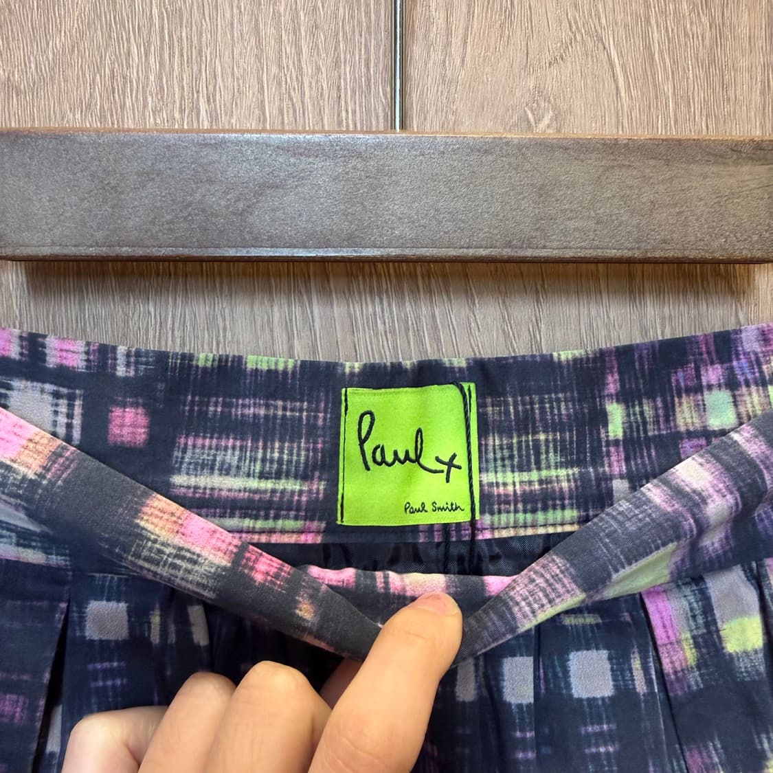 폴스미스 미디 스커트 멀티 블랙 체크 패턴 프린팅 디테일 플레어핏 핑크 상품이미지9