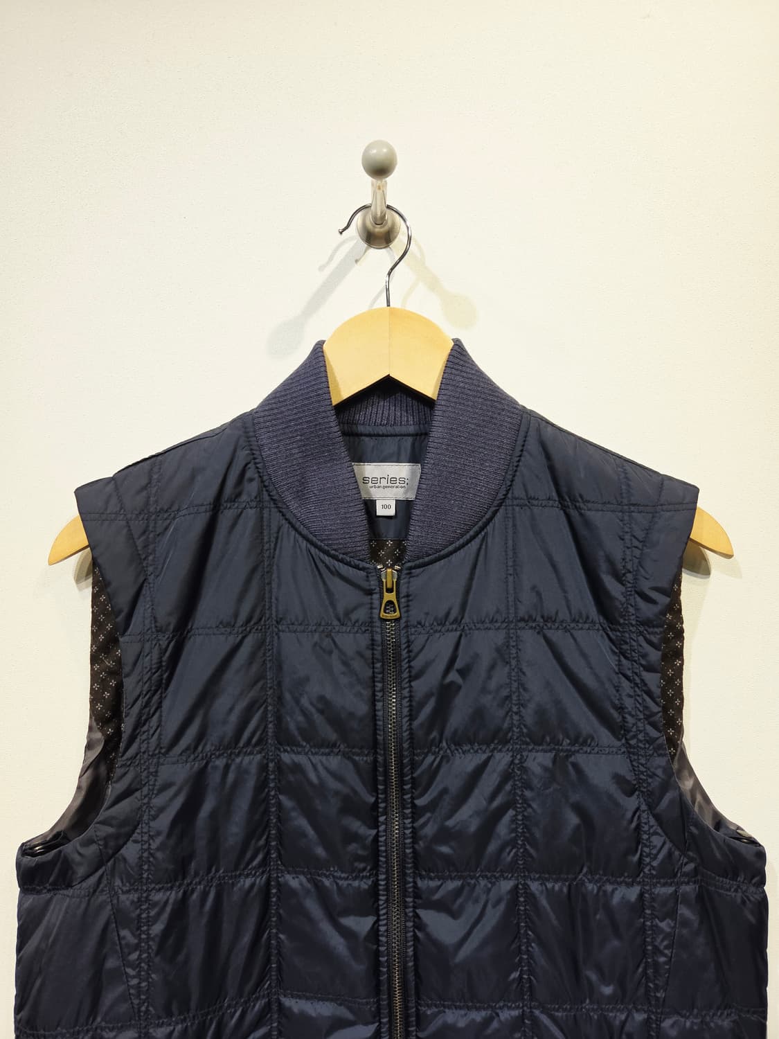 series; 시리즈 넥 시보리 퀼팅 패딩 조끼 상품이미지3