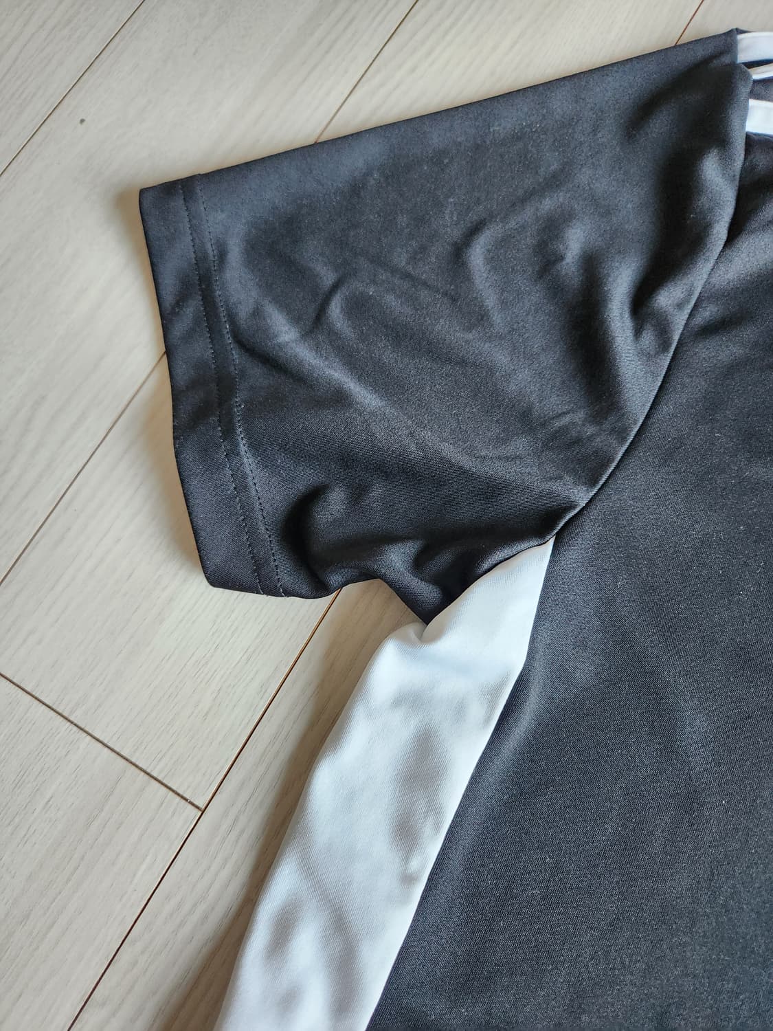 아디다스 ENTRADA 18 기능성 반팔티 사이즈L


오염 하자없이 깨 상품이미지6