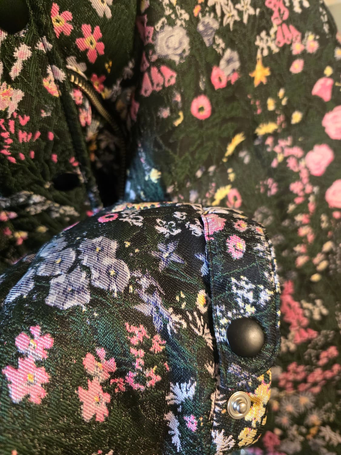 마블링(Mabling) 플라워 자카드 다운 패딩 Black 상품이미지6