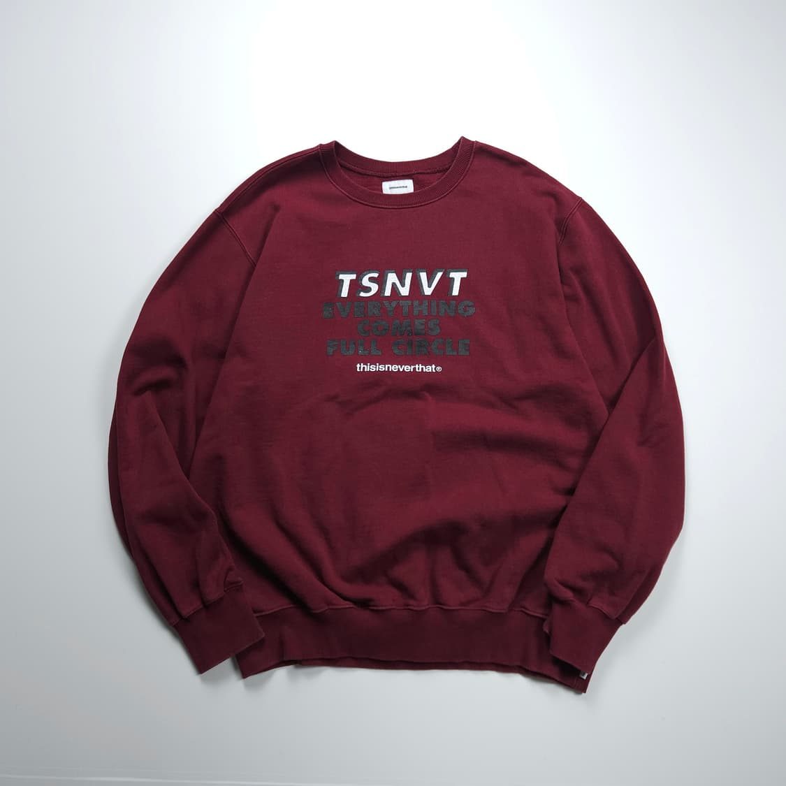 디스이즈네버댓 스펠아웃 빅로고 버건디 맨투맨 (105) 상품이미지2