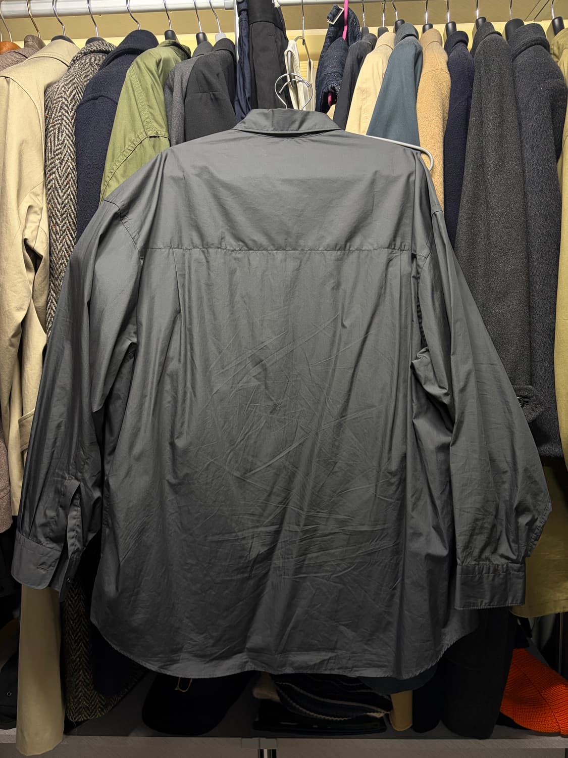 그라프페이퍼 브로드 오버사이즈 레귤러 카라 셔츠 1 사이즈 판매합니다. 상품이미지2