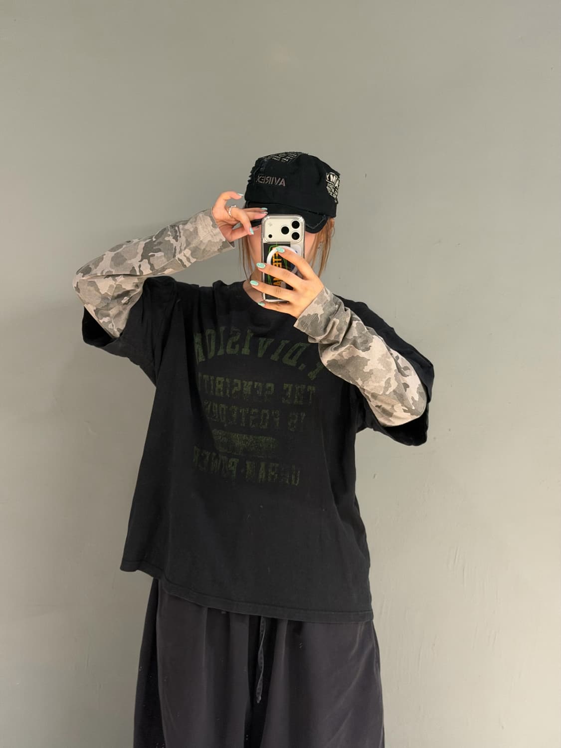 camo sleeve layered lettering tee 상품이미지1