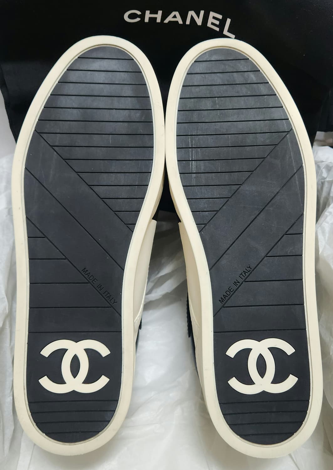 [정품]샤넬 스니커즈 운동화 클래식 퀼팅 레터링 블랙/아이보리 39.5  상품이미지8
