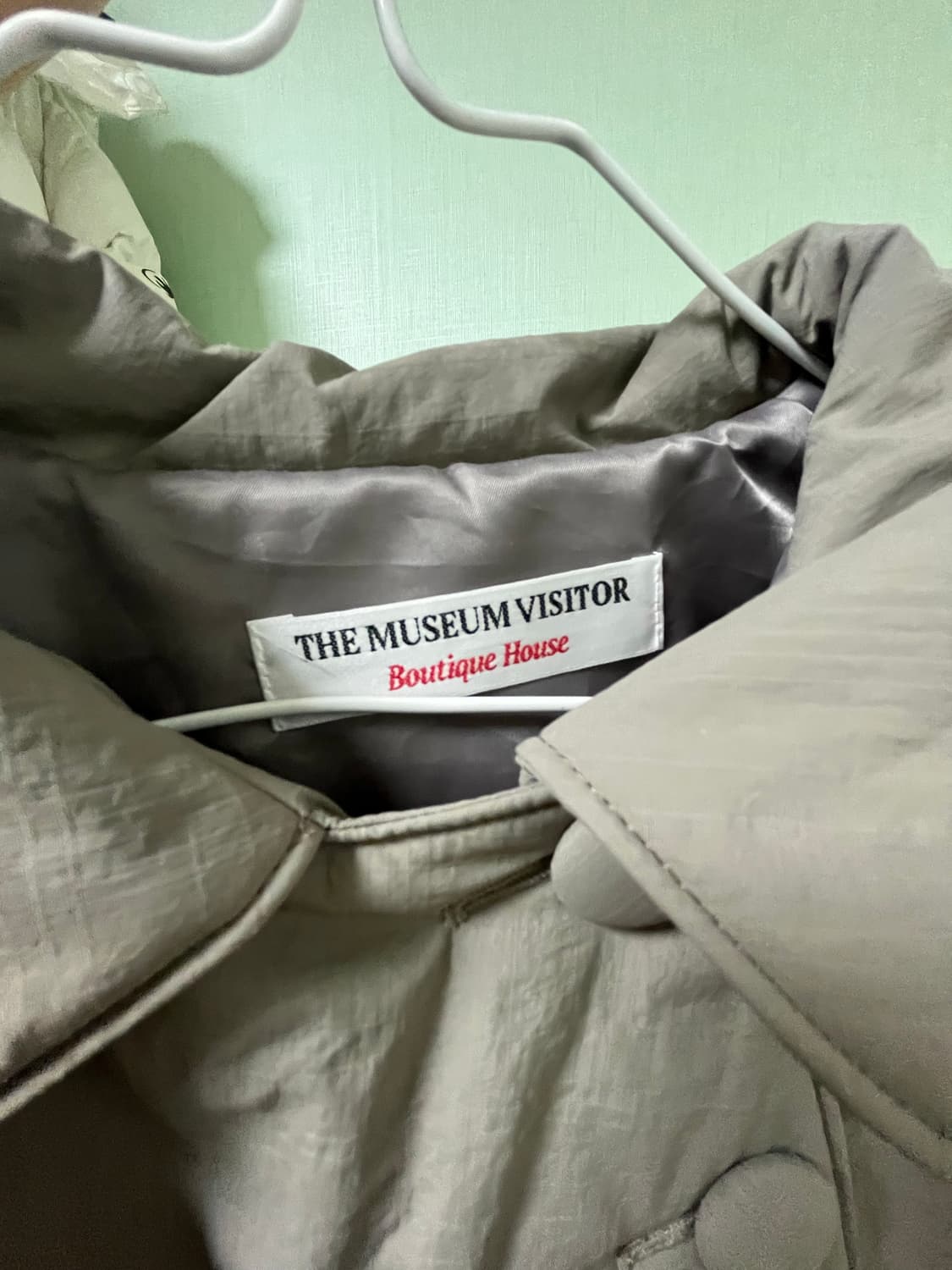 더뮤지엄비지터 라운드 언발란스 퍼프 자켓 베이지  상품이미지2