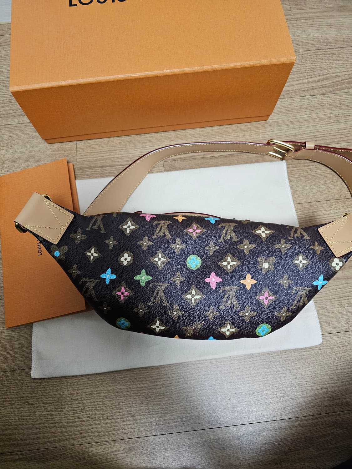 루이비통 타일러x퍼렐 강아지 초콜릿 러쉬 범백 토트백 상품이미지6