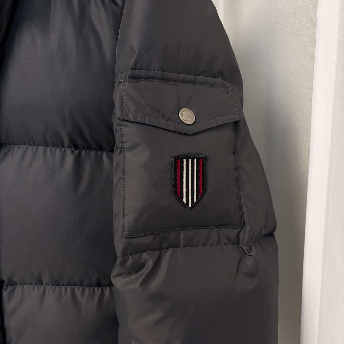 버버리 정품 남성 덕다운 패딩 차콜 상품이미지4