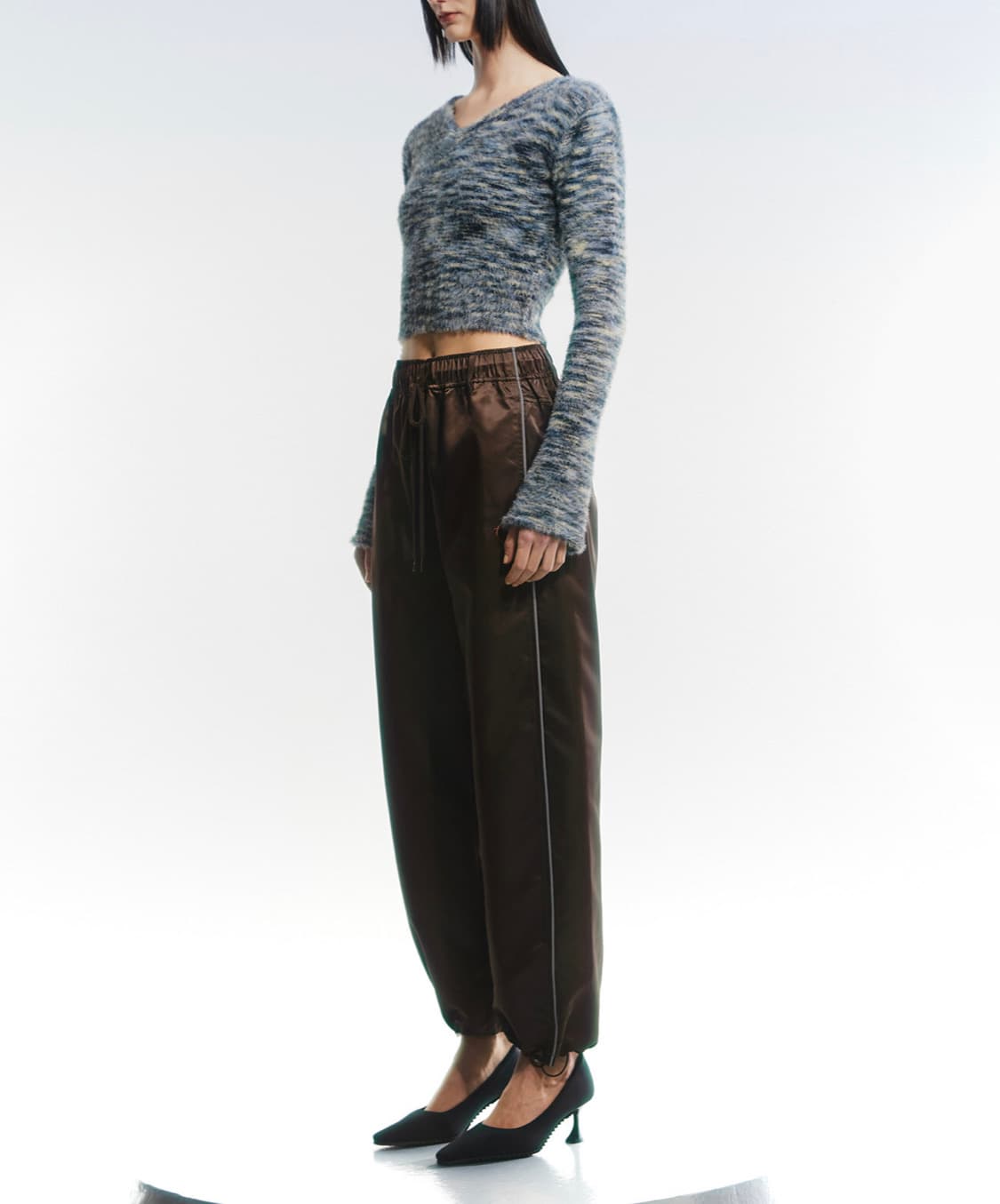 더 오픈 프로덕트 컬러 블렌디드 크롭 스웨터 네이비 상품이미지2