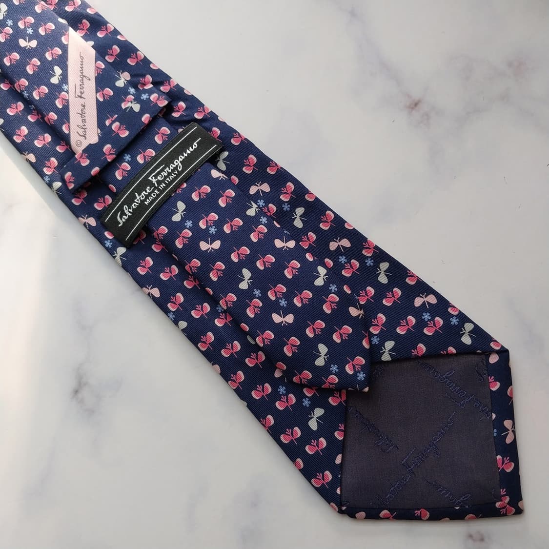살바토레 페라가모 실크 나비 패턴 넥타이 8.9cm A+등급 K1328
 상품이미지8