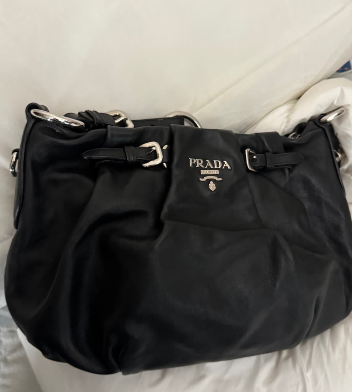 프라다 호보 레더백 (1-20그냥 다운내놨는데이틀안팔리면소장합니다) 상품이미지2