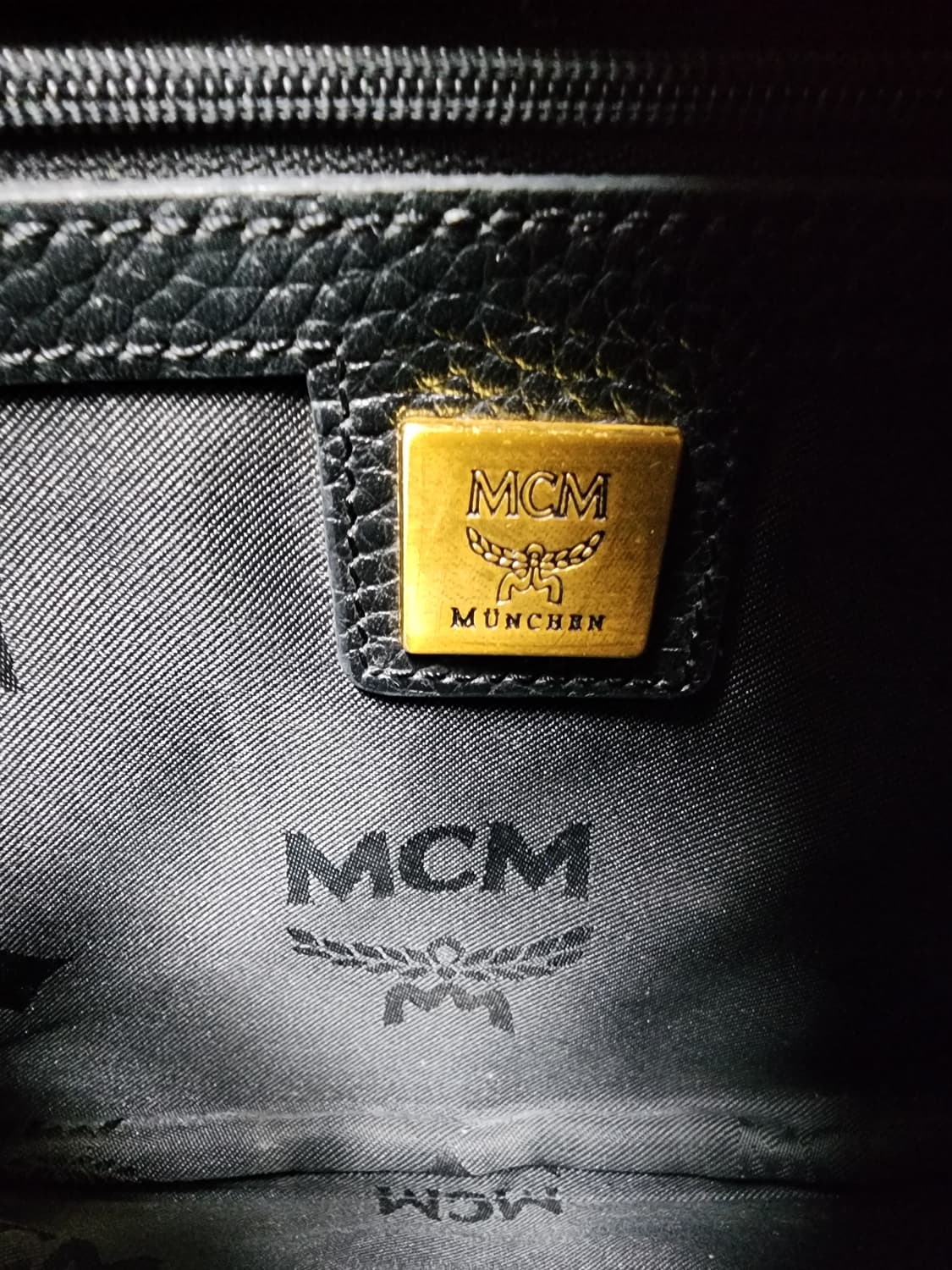 MCM 블랙 레더 숄더백 상품이미지7