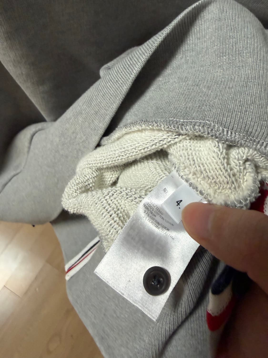 톰브라운 백삼선 맨투맨 상품이미지3