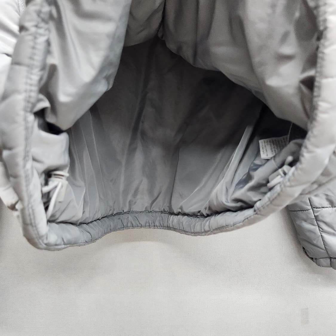 노스페이스 로고 경량패딩 95(M) 남여공용 상품이미지4