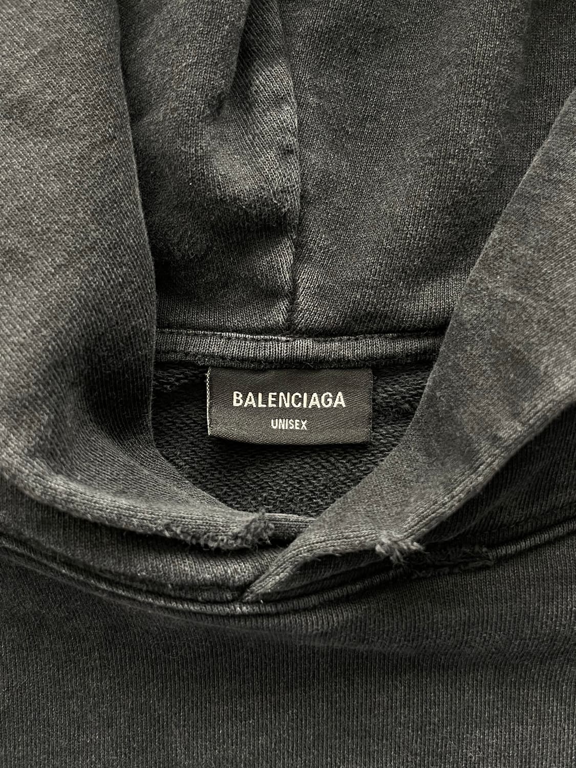 발렌시아가 be diffrent 애플 후드 상품이미지3