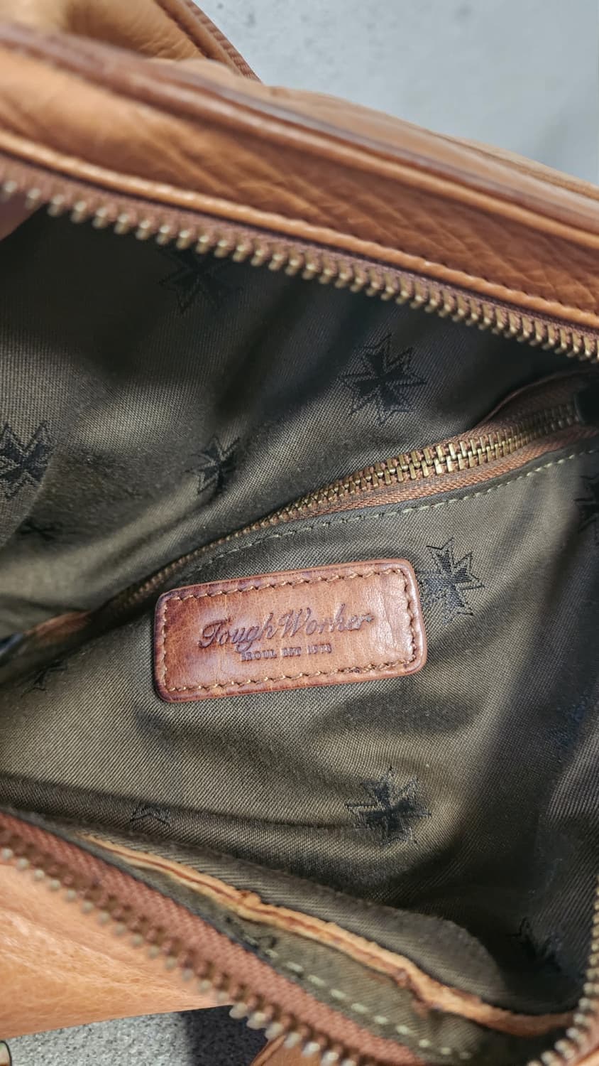 Tough Worker 가죽 슬링백 브라운 상품이미지8