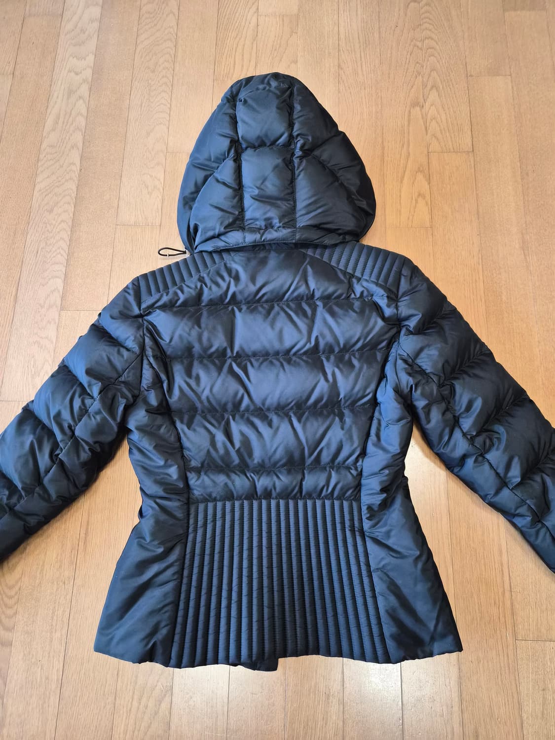 (정품) 프라다 삼각로고 후드 숏패딩 (명품 여성 점퍼 자켓) 상품이미지2