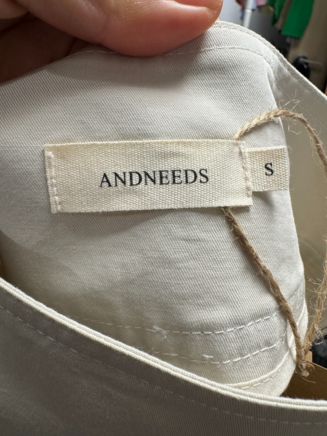 andneeds 앤니즈 사이드 버튼 크림 미디 스커트 S 새상품 상품이미지5