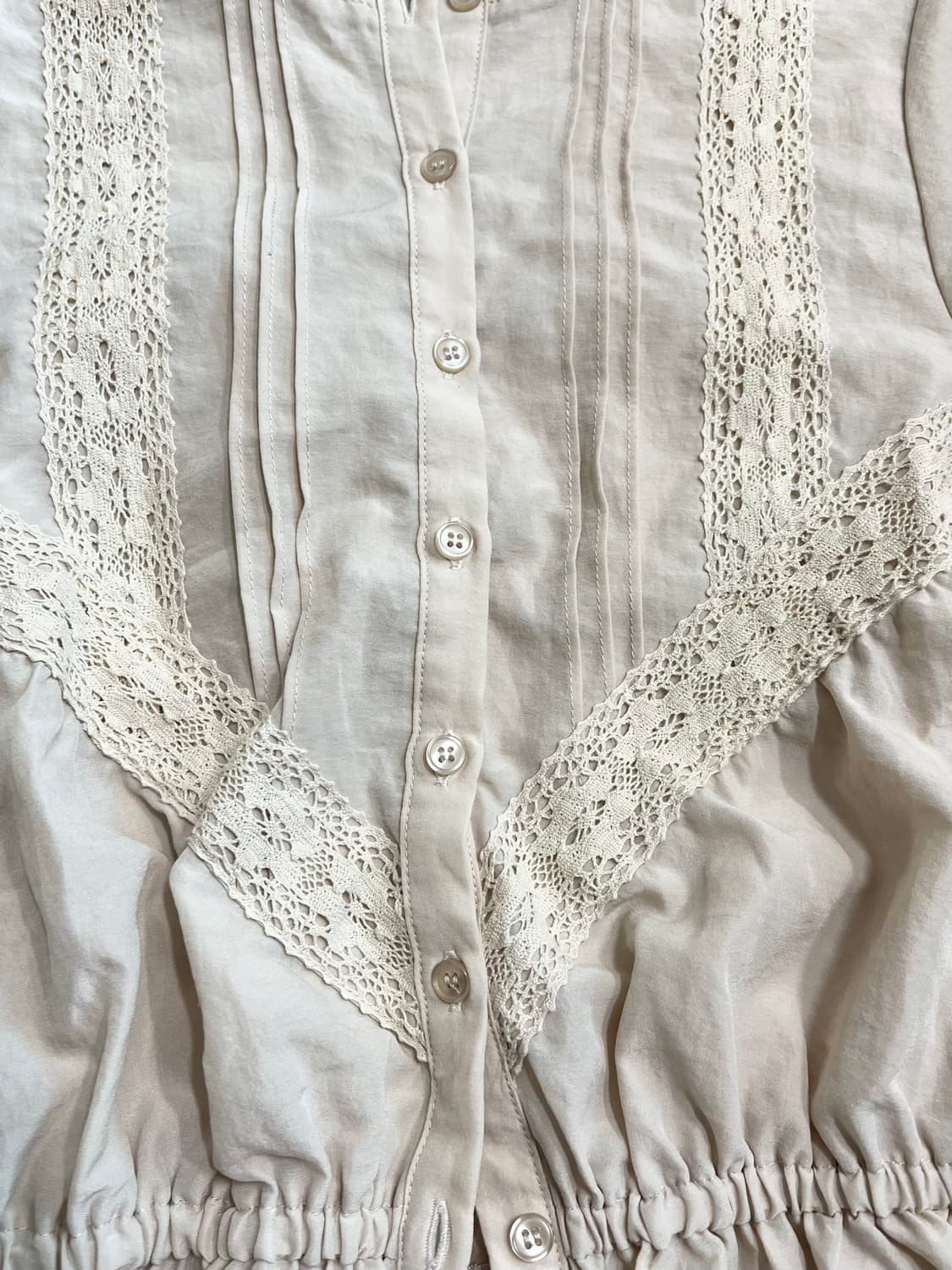 로리즈팜 베이지 레이스 긴팔 블라우스 모리걸 상품이미지4