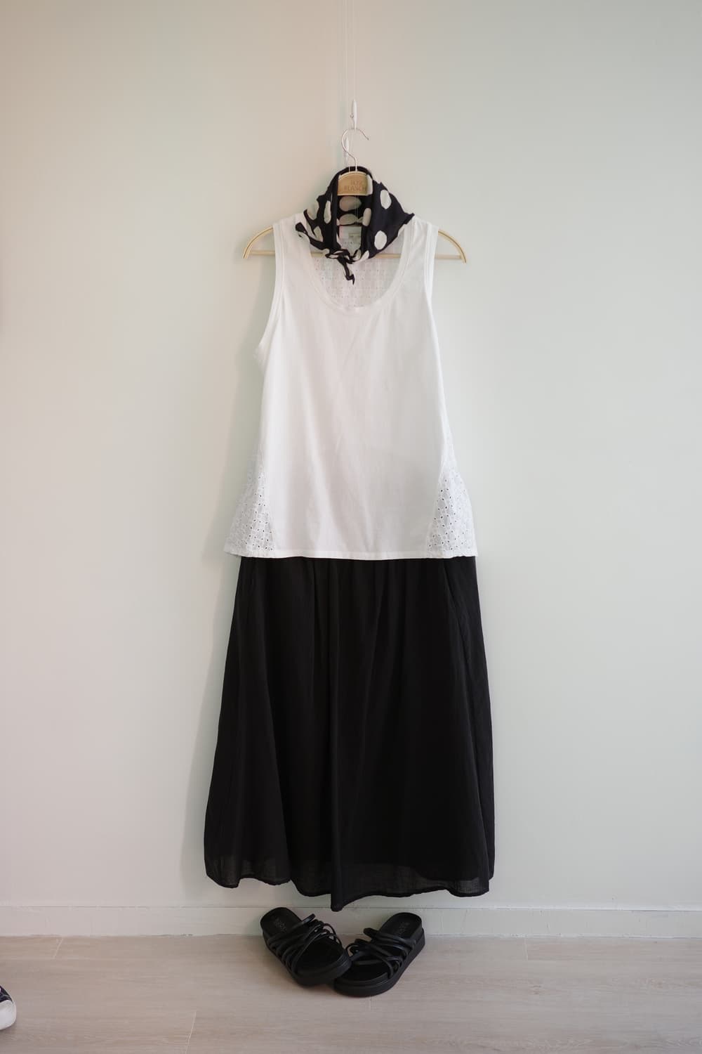 earth music • 블랙 아사 코튼 셔링 롱 스커트 상품이미지1