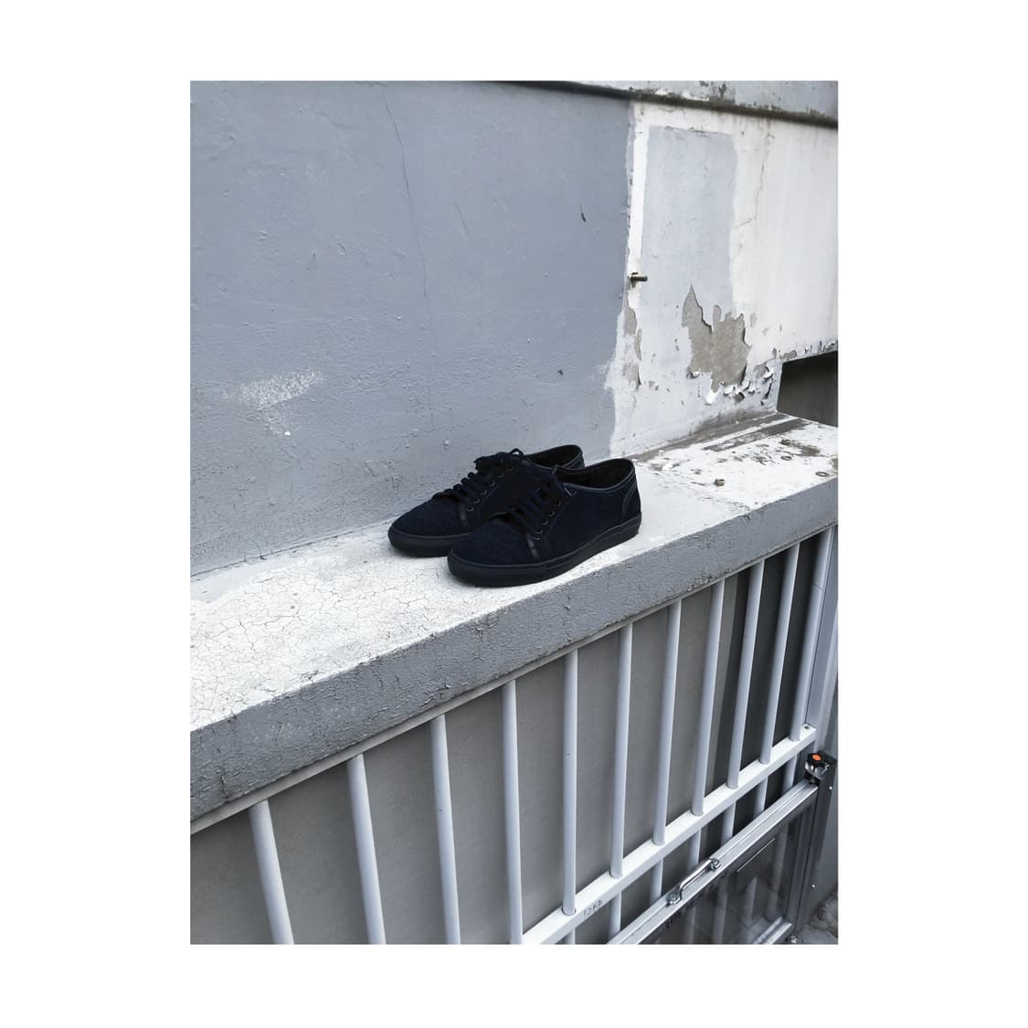 Armarni Collezioni Suede Low Sneakers 상품이미지3