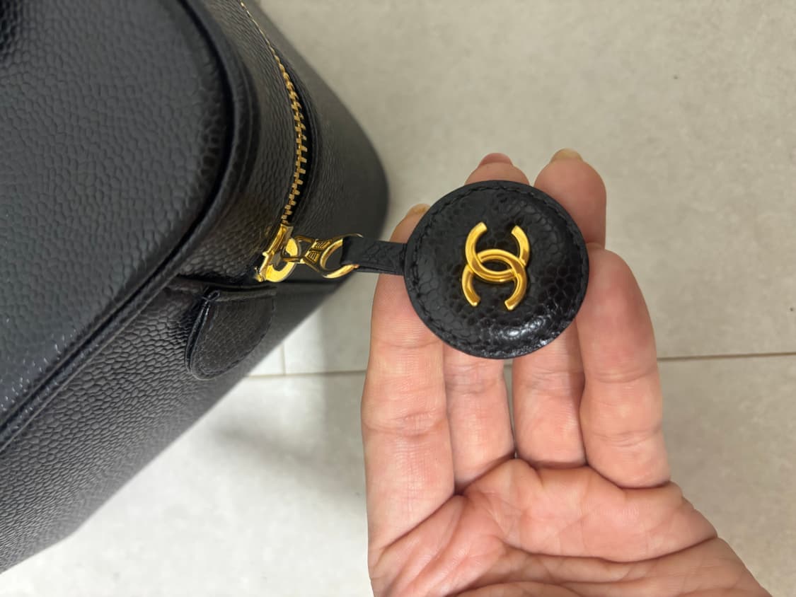 샤넬 블랙 캐비어 코스메틱 베니티 백 상품이미지6