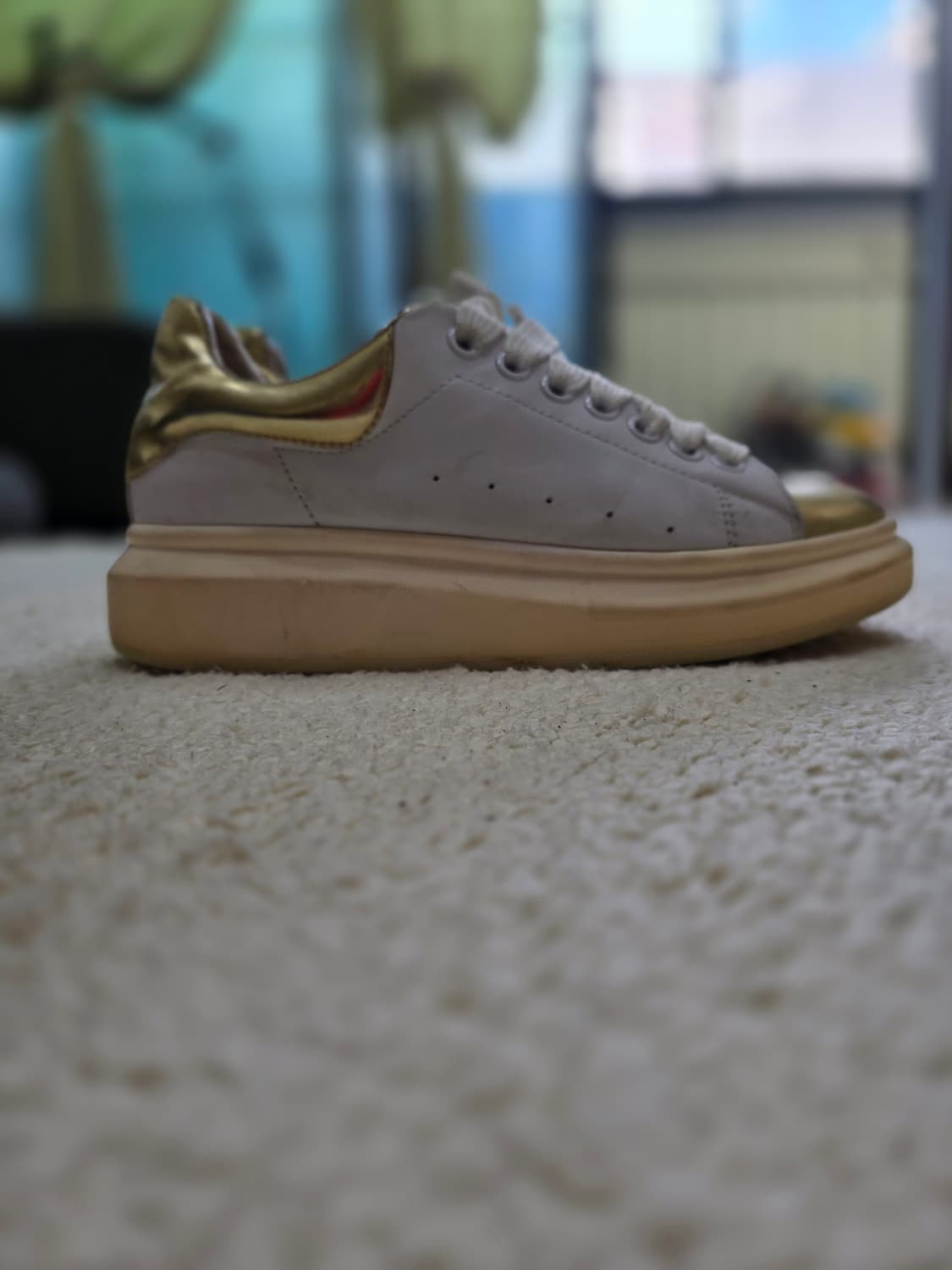 알렉산더맥퀸 오버솔 스니커즈 골드 사이즈250 상품이미지4