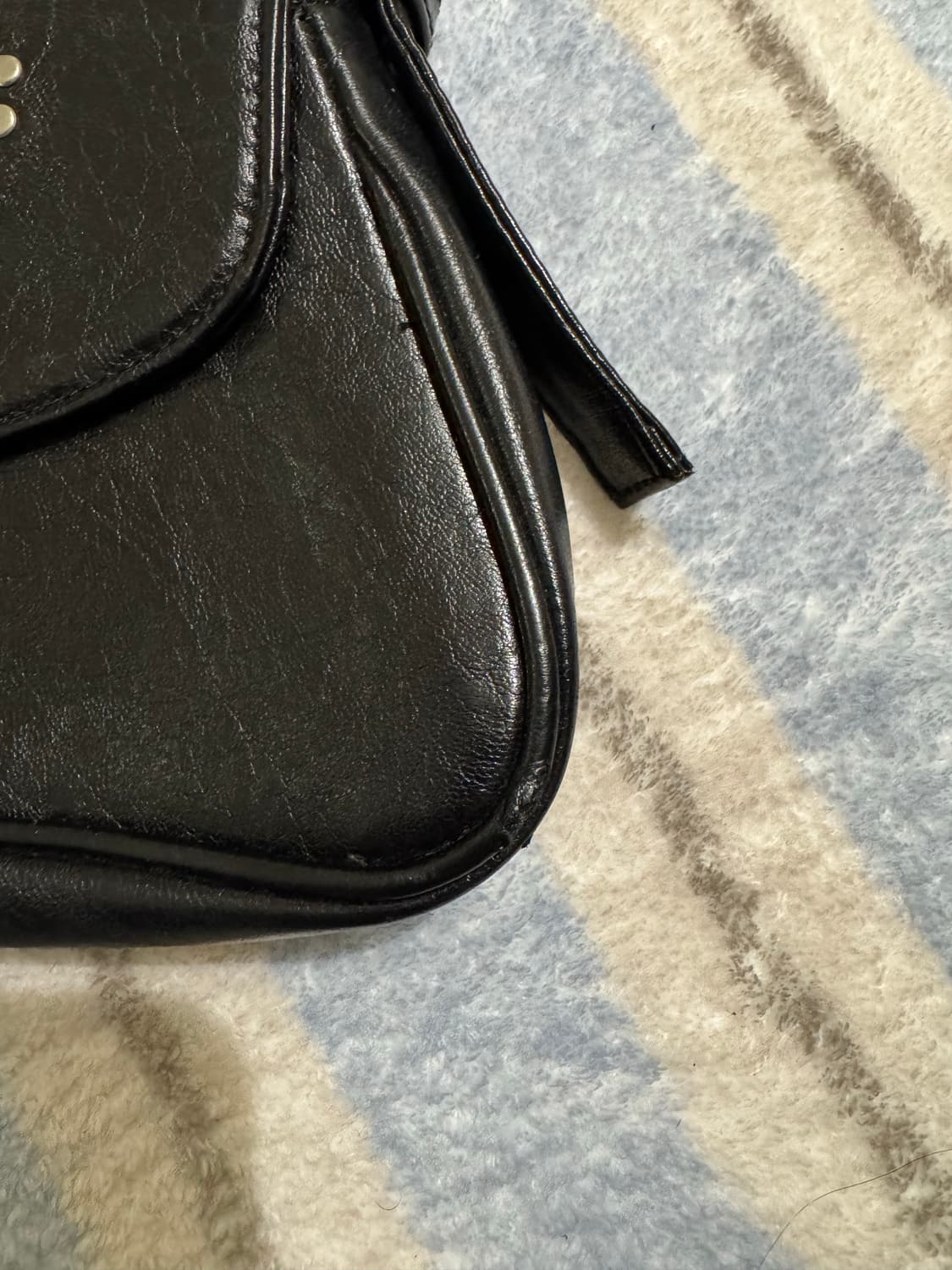 더뮤지엄비지터 하트 포인트 가죽 가방 상품이미지4