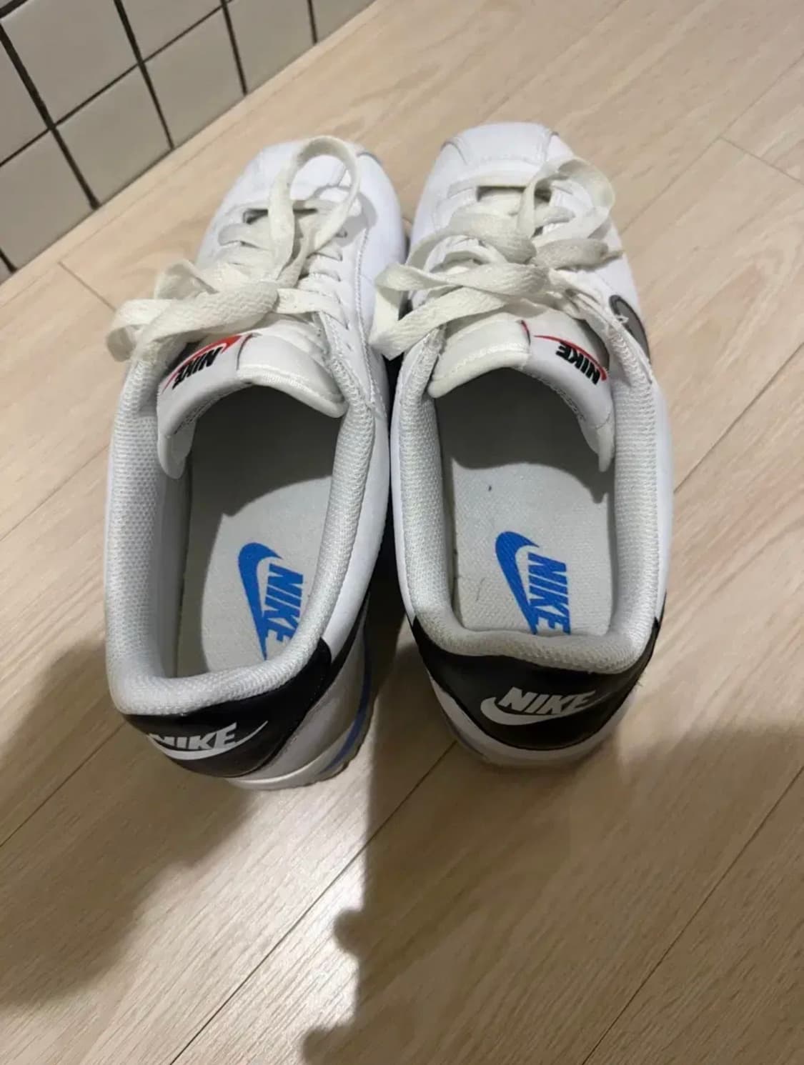 나이키 코르테즈 화이트 앤 블랙 255 상품이미지7