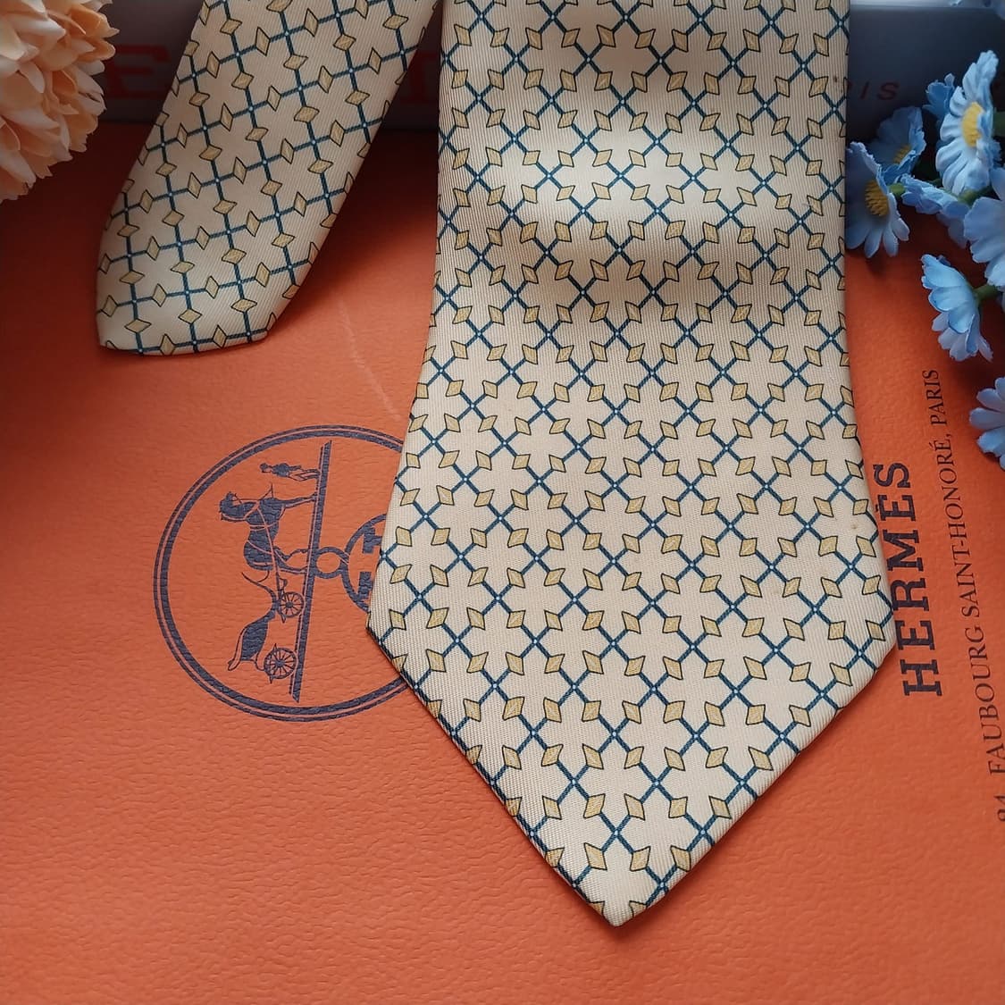 에르메스 실크 옐로 기하 패턴 넥타이 9.4cm A등급 K1467
 상품이미지3