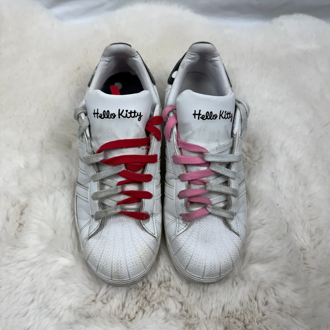 240) 아디다스 X 헬로키티 슈퍼스타 스니커즈 상품이미지2