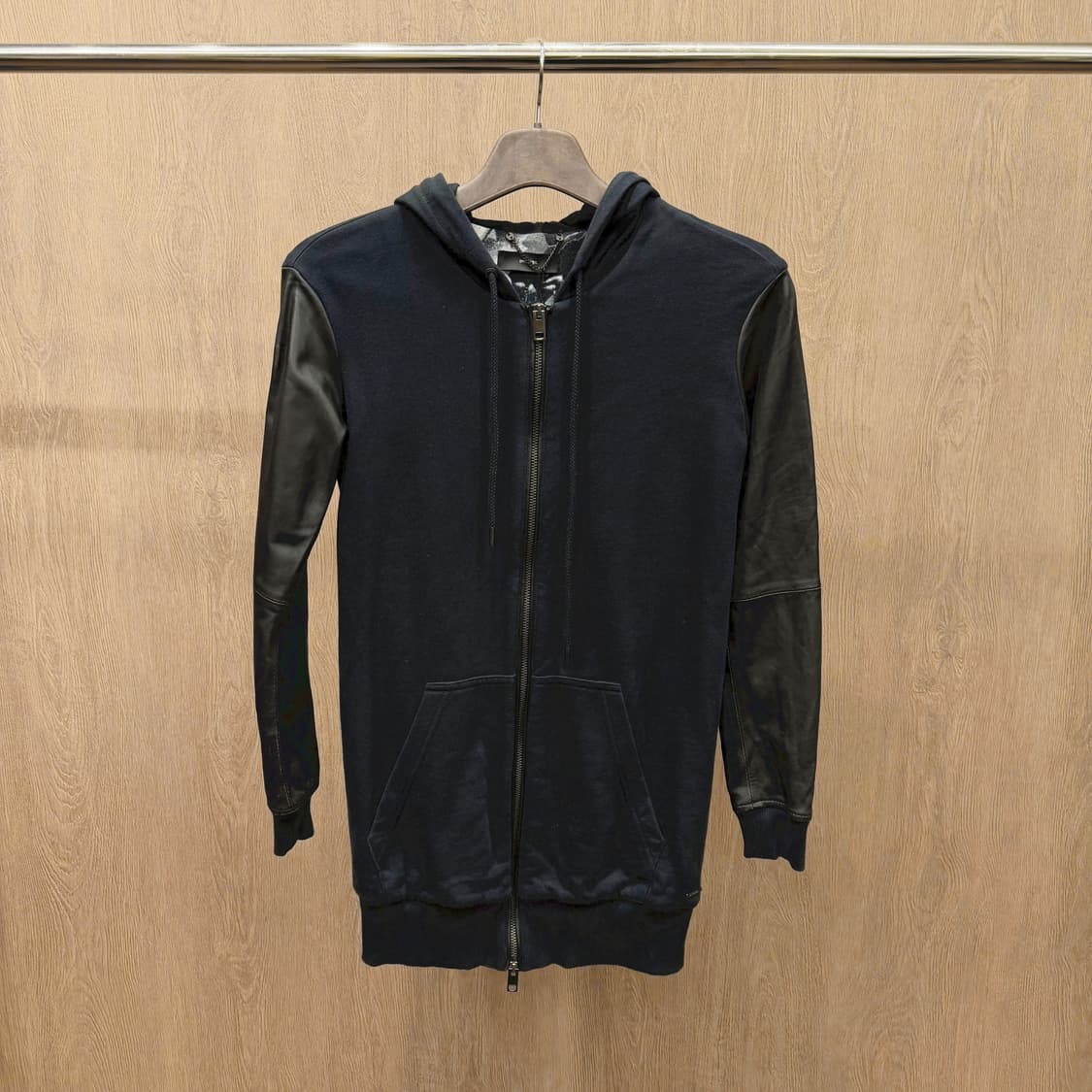 디젤 코튼 후드 집업 레더 슬리브 배색 디테일 로고 장식 디테일 네이비 상품이미지2