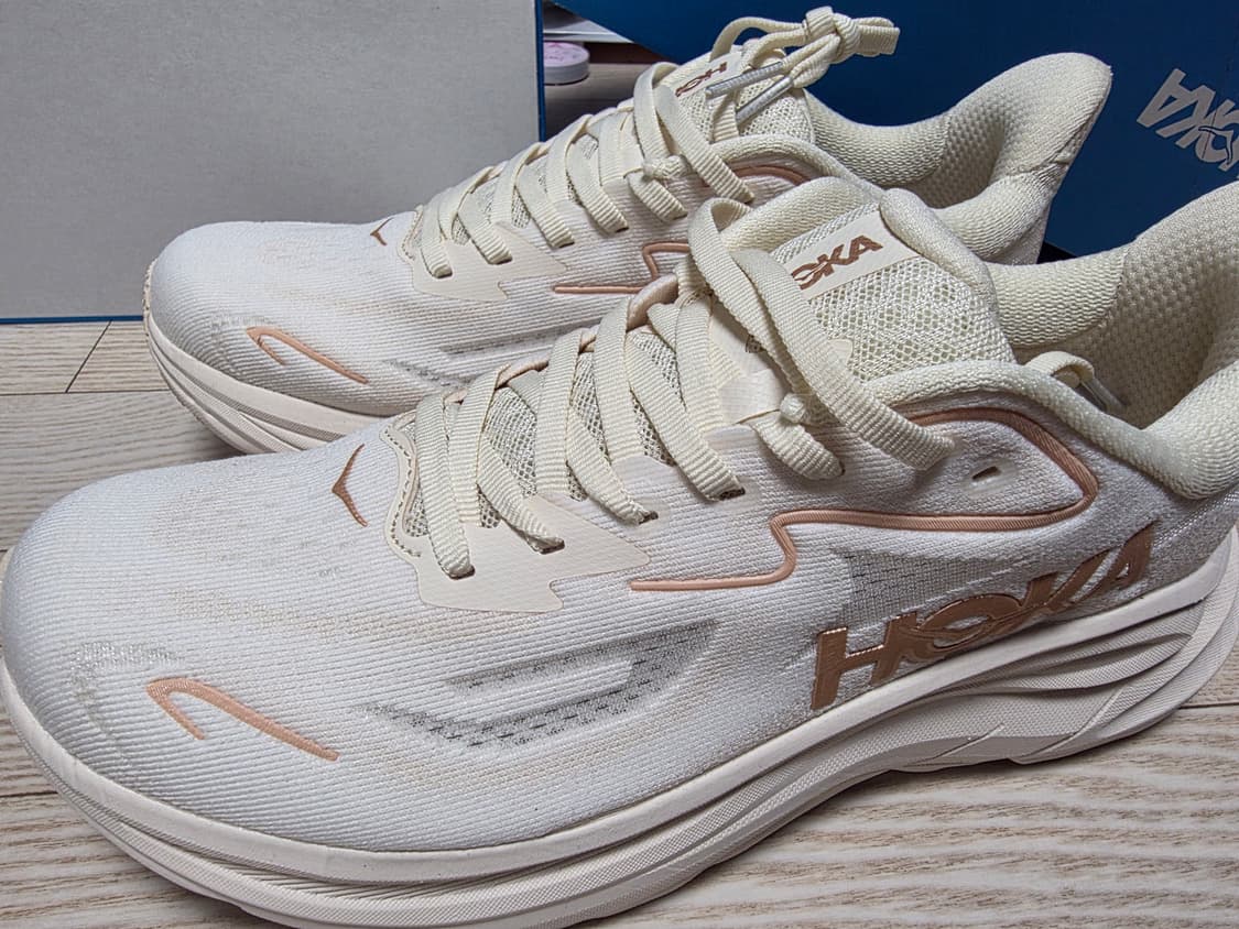 호카 클리프톤10 베이지색 런닝화 상품이미지2