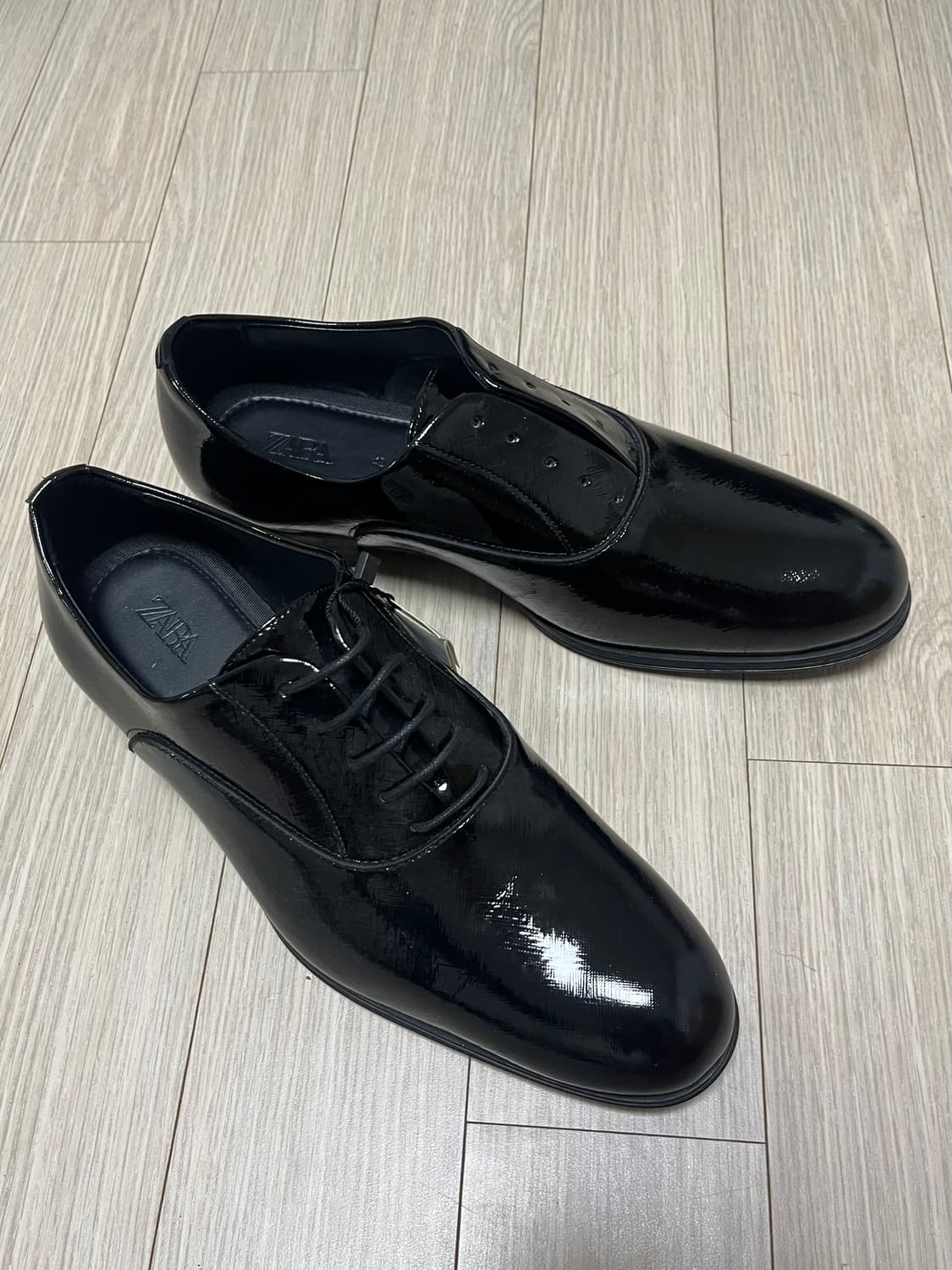 (희소) ZARA 페이던트 레더 킬 쉐입 토 구두 상품이미지1