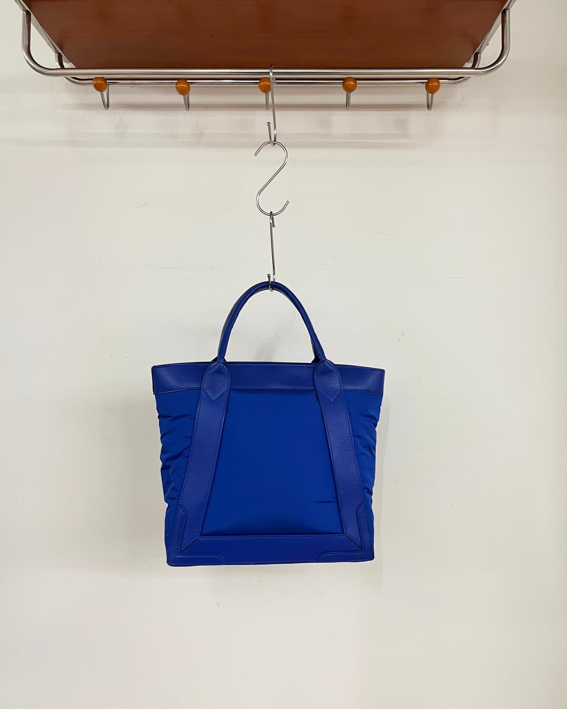 발렌시아가 나일론 카바스 S 토트백 상품이미지4