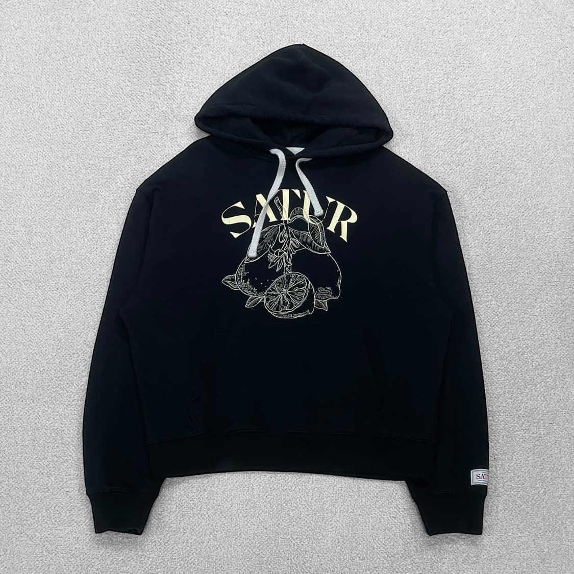 세터 Satur 카프리 시트론 드로잉 그래픽 후드티 블랙 상품이미지1