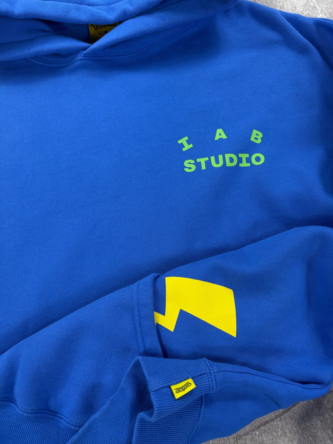 아이앱 스튜디오 x 포켓몬 후드티 상품이미지2